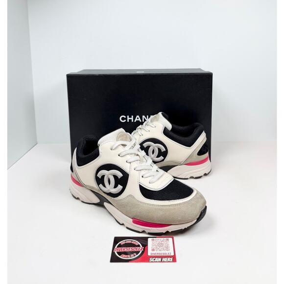 Size 40EU/7US - Chanel CC Logo Ivory Beige Sneakers🤍 Retail $1.3K!